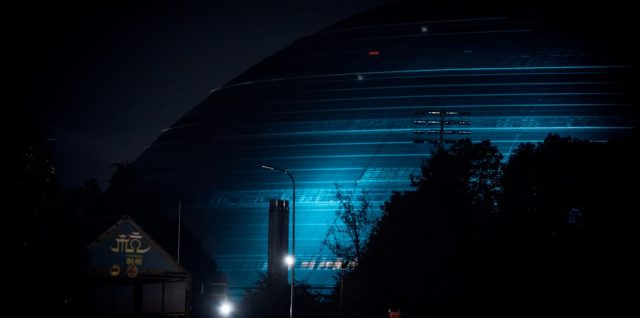 découvrez des techniques et conseils pour réussir la photographie de nuit, capturant la beauté des paysages urbains et naturels sous les étoiles.