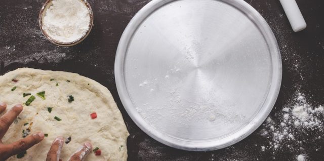 découvrez les meilleures alternatives aux poêles antiadhésives pour cuisiner sainement et durablement, avec des matériaux naturels et performants.